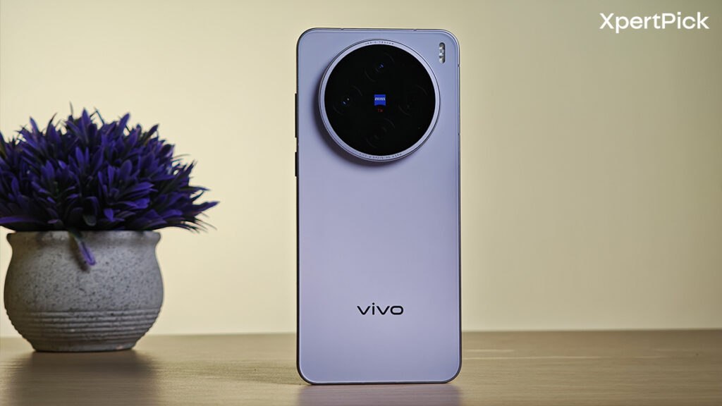 Vivo X200T rear panel showing circular triple camera module with ZEISS branding on a matte finish back. (Source: Yetnesh Dubey / XpertPick)